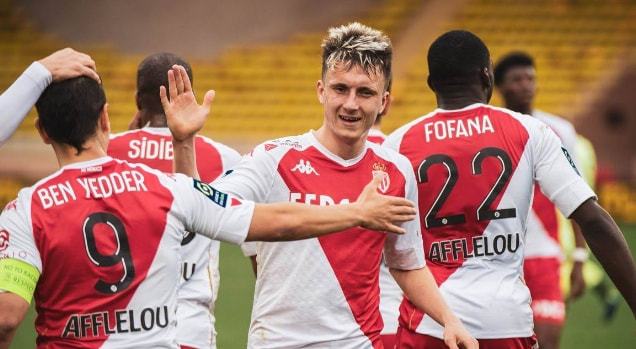 他用实际行 他用实际行